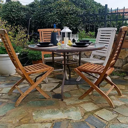 Lyra's House Case de vacanță