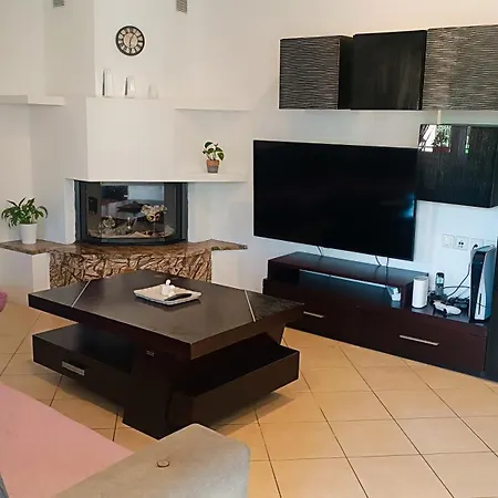 Lyra's House Case de vacanță